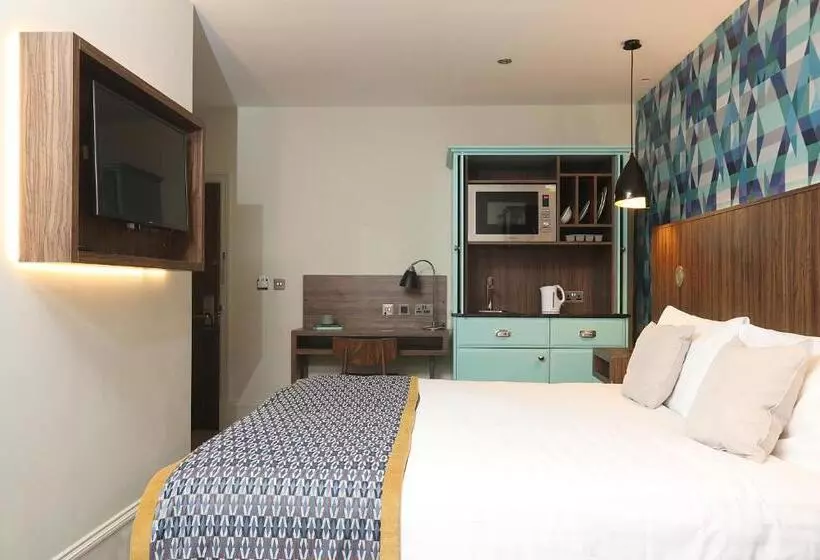 スタンダードスタジオ, Cairn Hotel & Apartments