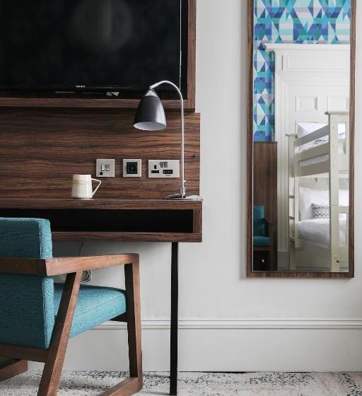 스탠다드 스튜디오, Cairn Hotel & Apartments