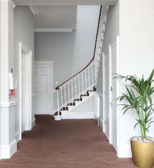 침실 4개 주택, Cairn Hotel & Apartments