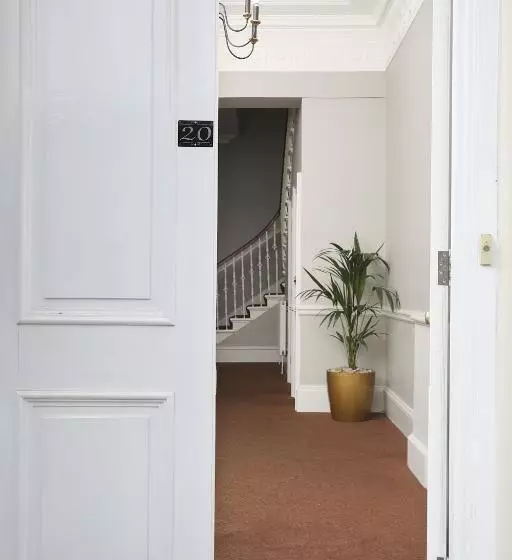 ４ベッドルームハウス, Cairn Hotel & Apartments