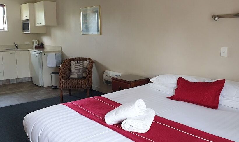 스탠다드 스튜디오, Commodore Motor Lodge