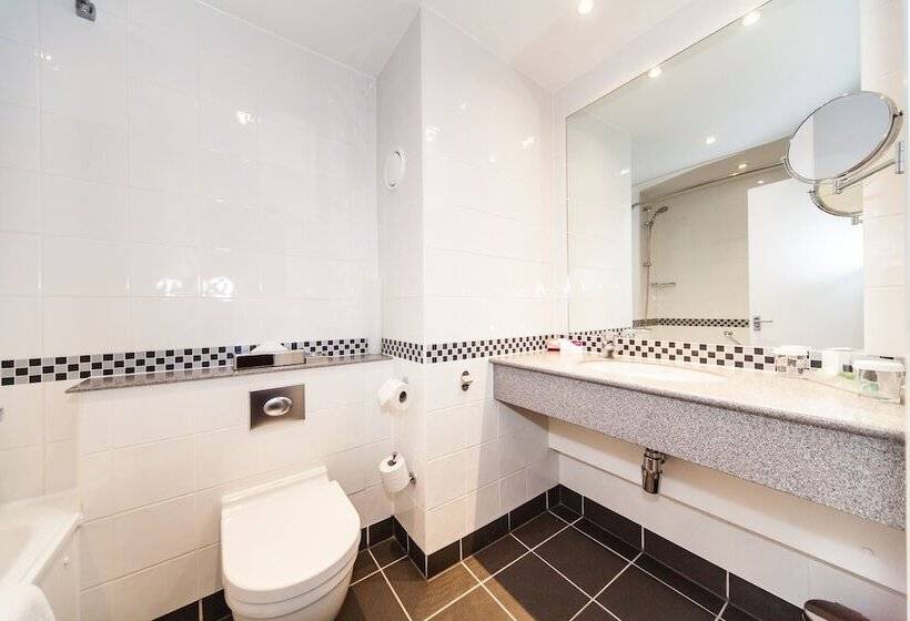 带2个双人床的标准工作室, Crowne Plaza Leeds, An Ihg