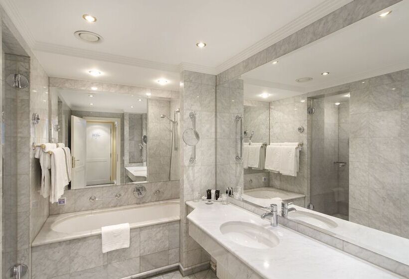 バルコニー付きデラックスルーム, Dvorak Spa & Wellness