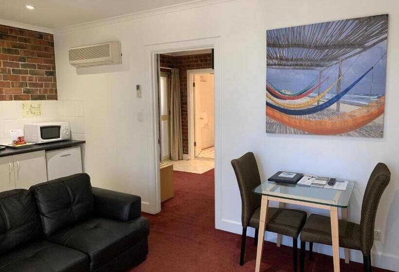 סוויטה, Ensenada Motor Inn And Suites