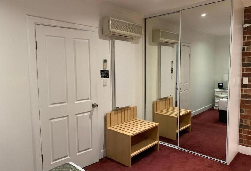 סוויטה, Ensenada Motor Inn And Suites