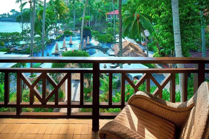 プールの見えるデラックスルーム, Sheraton Senggigi Beach Resort
