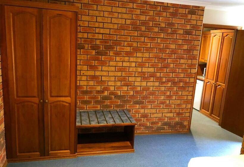 패밀리 룸, Victoriana Motor Inn