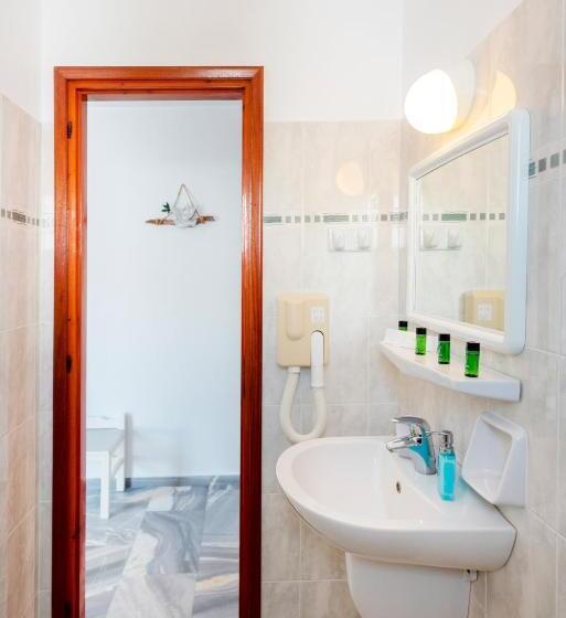 غرفة قياسية ثلاثية, Irene Hotel   Beachfront