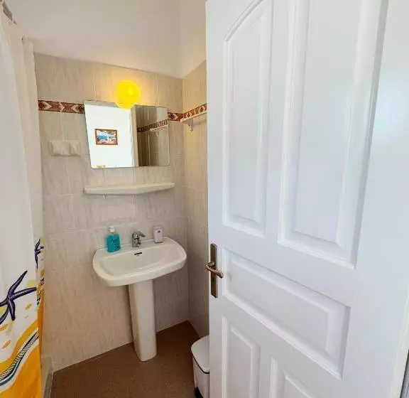 اتاق اکونومی, Irene Hotel   Beachfront