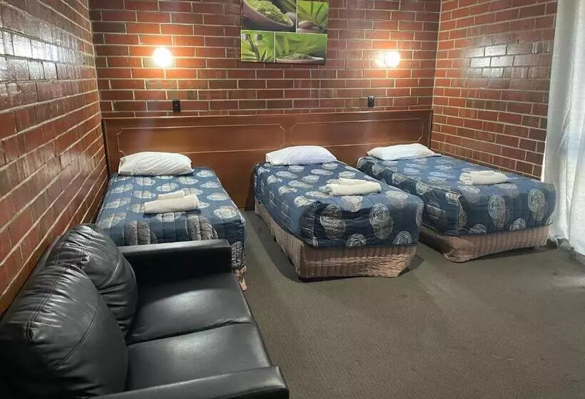 ファミリールーム, Pavlos Motel