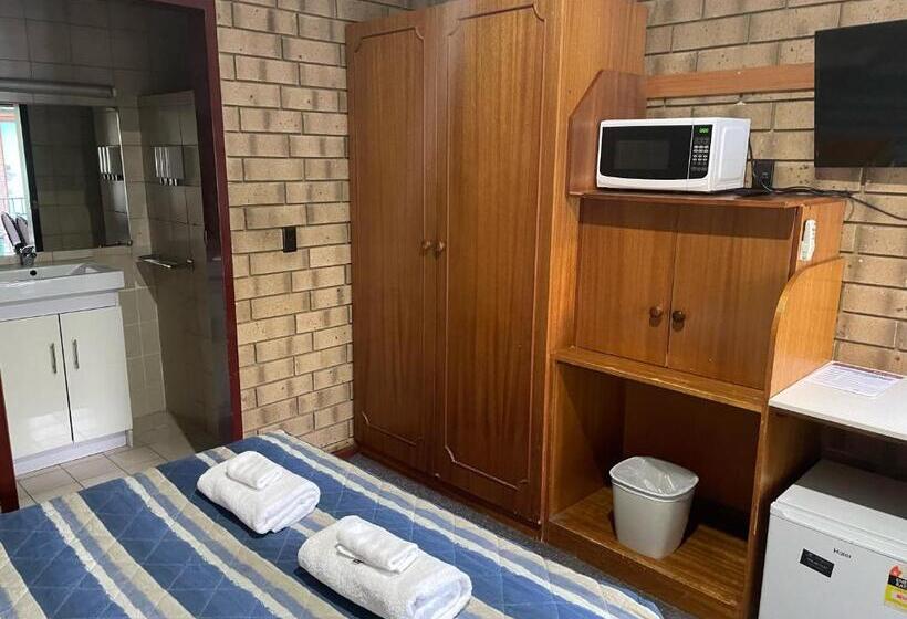 标准间, Pavlos Motel