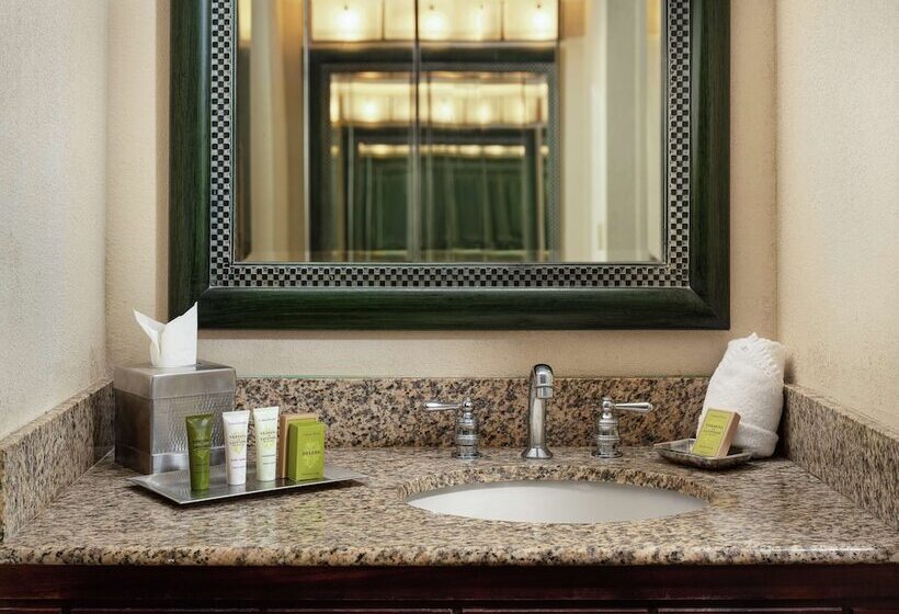 带2个双人床的标准工作室, Hilton Orlando Lake Buena Vista Disney Springs® Area