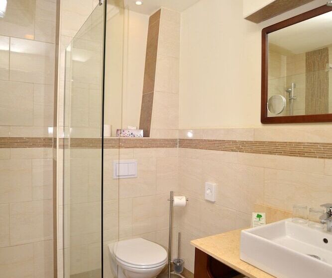 컴포트 룸, Arena City