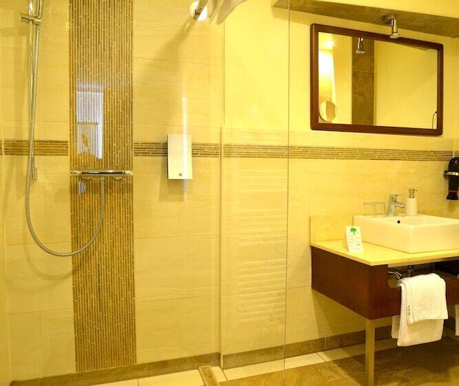 컴포트 룸, Arena City