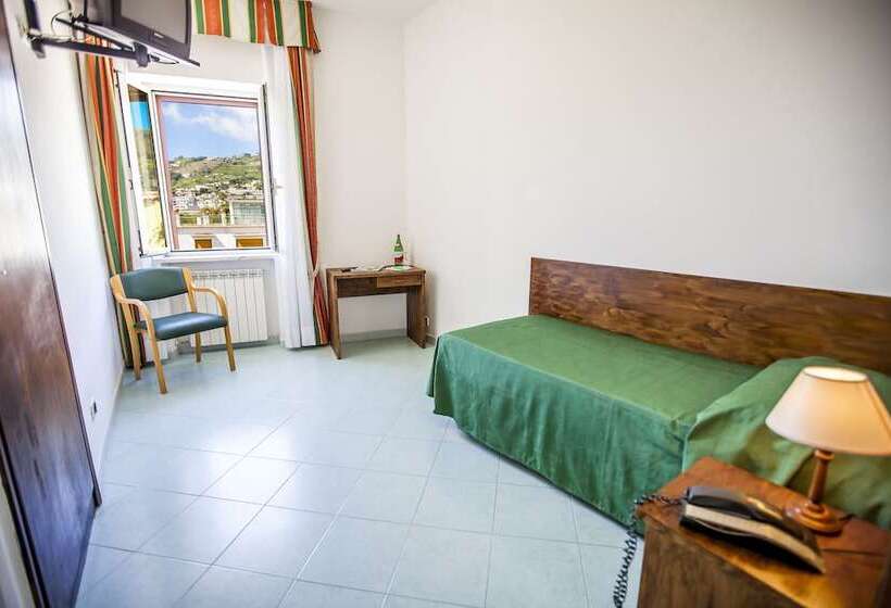 اتاق استاندارد سه نفره, Conte