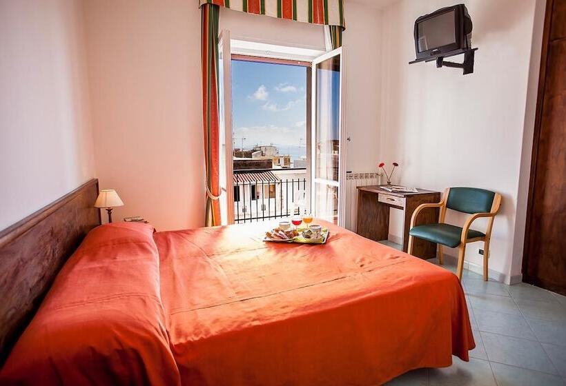 اتاق استاندارد سه نفره, Conte