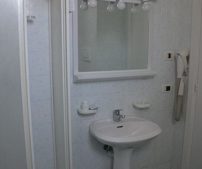 اتاق استاندارد یک نفره, Conte