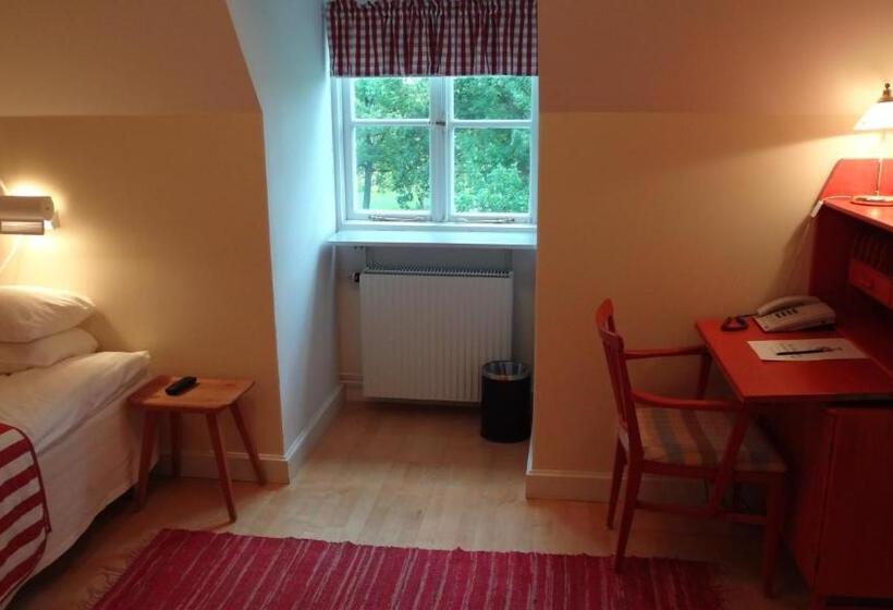 اتاق استاندارد یک نفره, Hesselby Slott