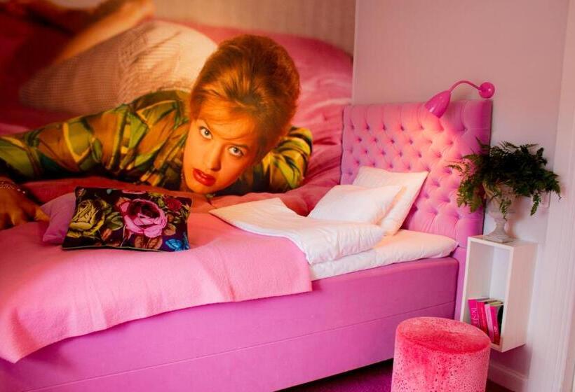 اتاق استاندارد یک نفره, Hesselby Slott