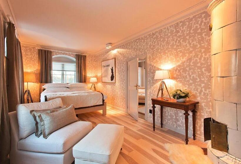 سوییت جونیور, Hesselby Slott