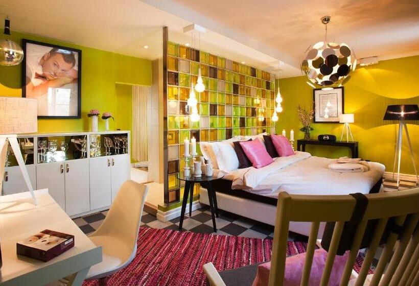 سوییت جونیور, Hesselby Slott