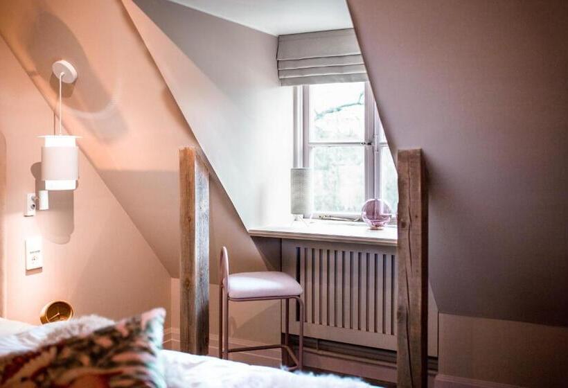 اتاق سوپریور, Hesselby Slott