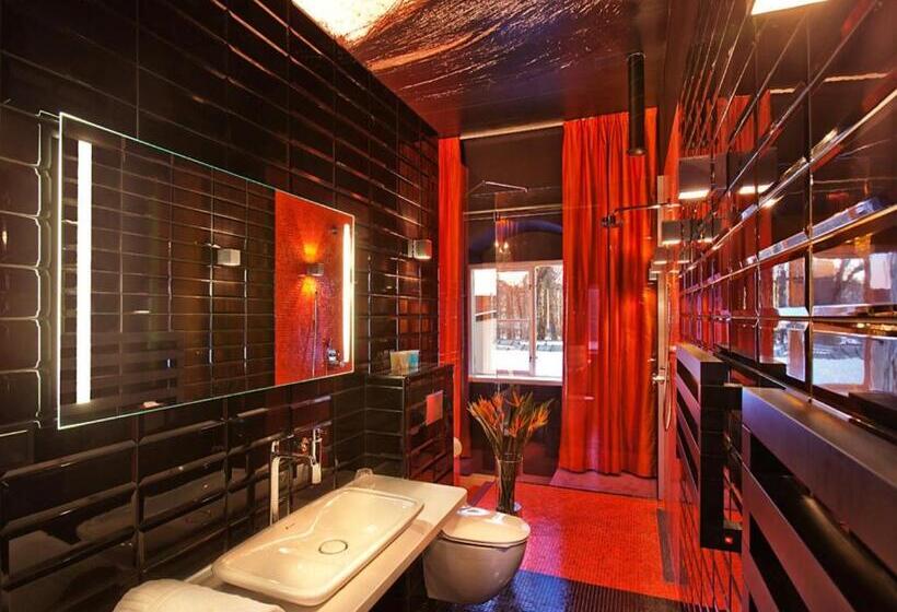 سوییت جونیور, Hesselby Slott