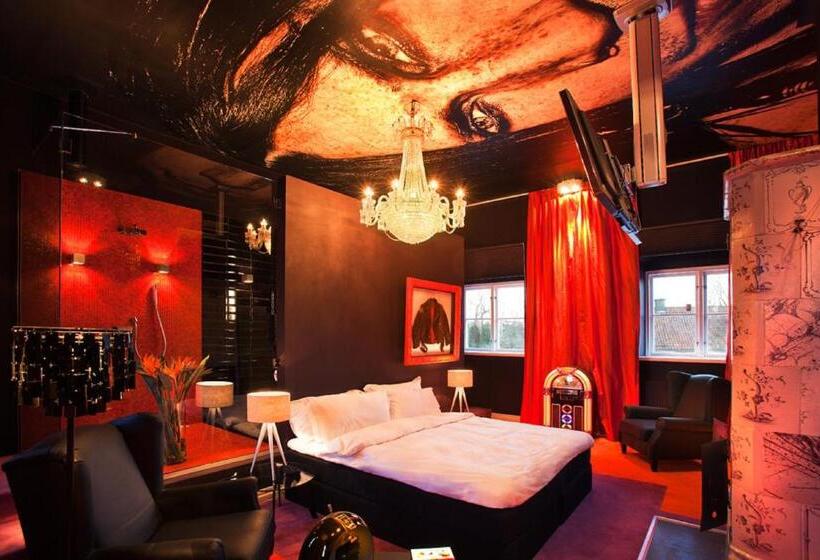 سوییت جونیور, Hesselby Slott