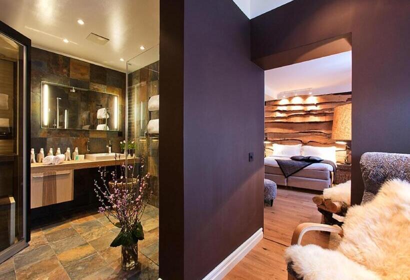 سوییت جونیور, Hesselby Slott