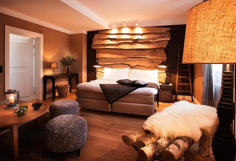 سوییت جونیور, Hesselby Slott