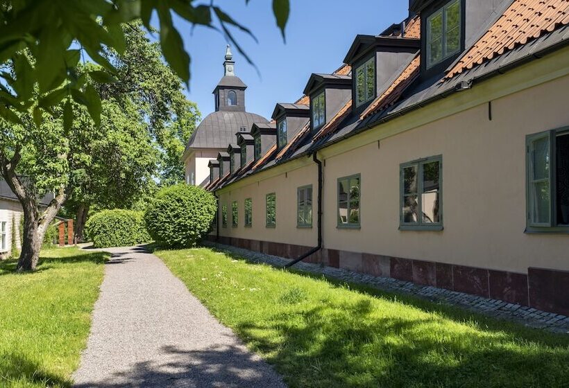 اتاق استاندارد یک نفره, Hesselby Slott
