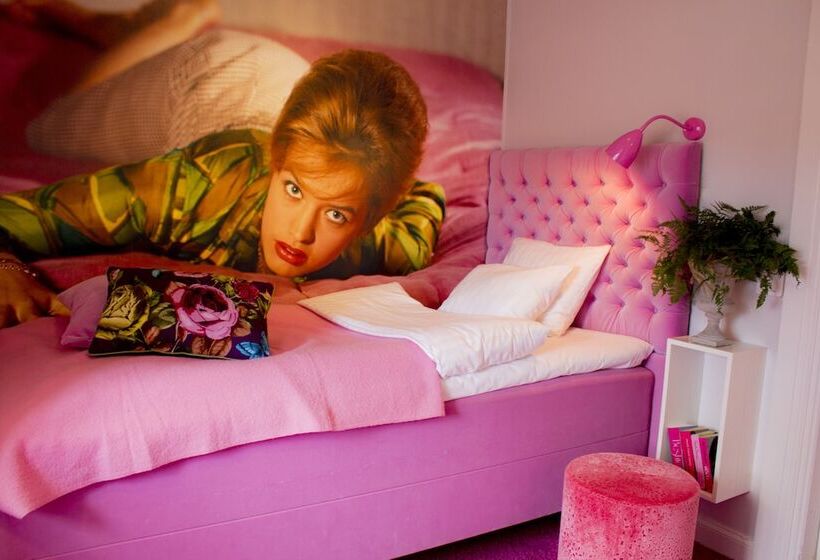 اتاق استاندارد یک نفره, Hesselby Slott