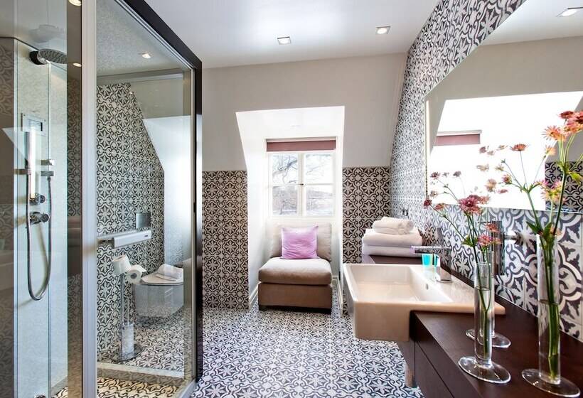 سوییت جونیور, Hesselby Slott