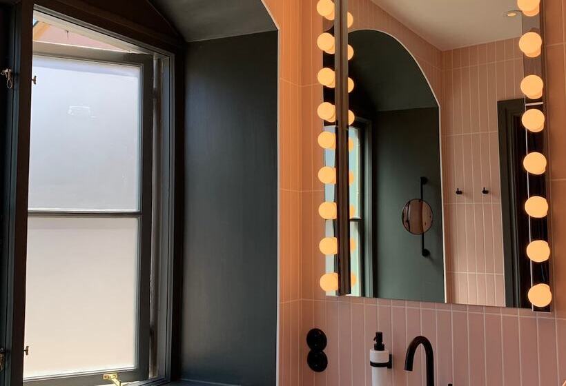 سوییت, Hesselby Slott