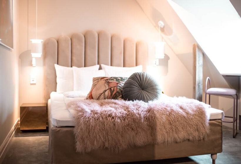 اتاق سوپریور, Hesselby Slott