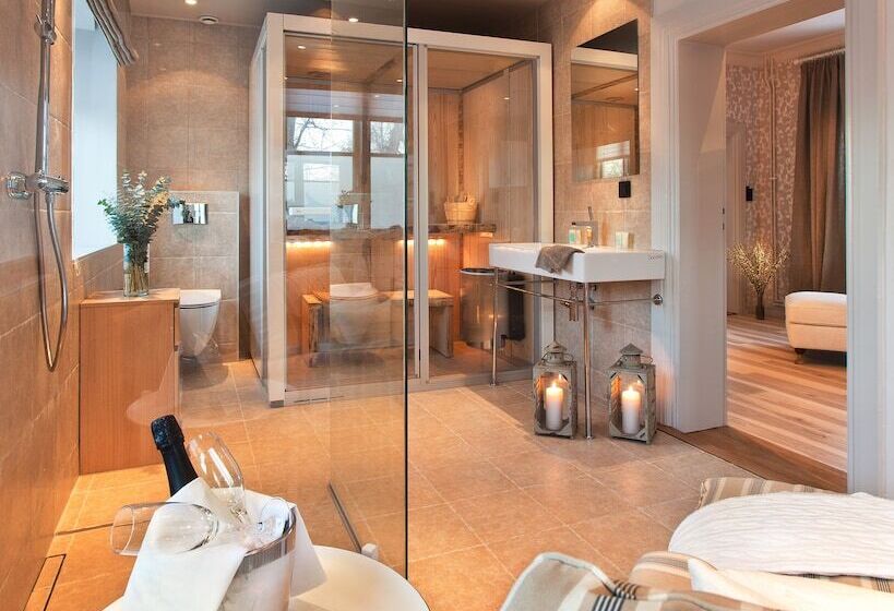 سوییت جونیور, Hesselby Slott