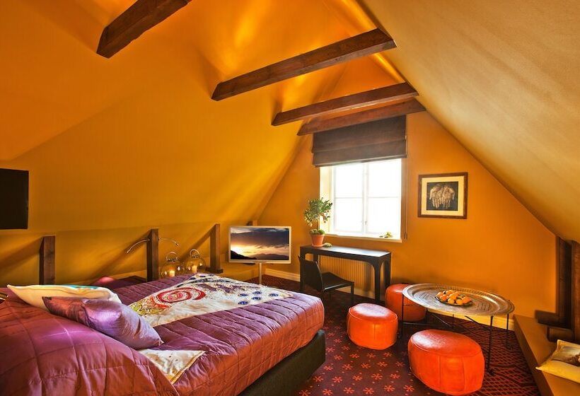 سوییت جونیور, Hesselby Slott