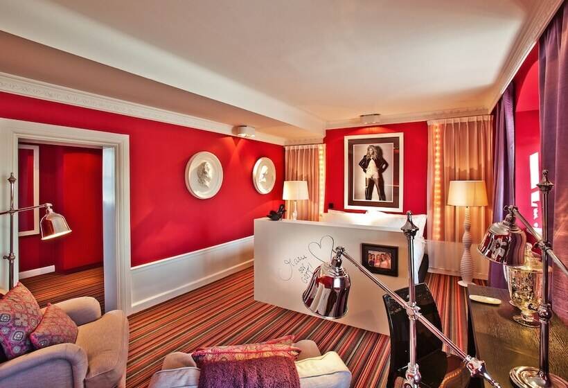 سوییت جونیور, Hesselby Slott