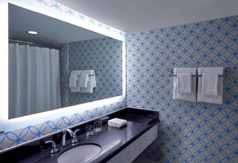 Номер Премиум, Hyatt Centric Delfina Santa Monica