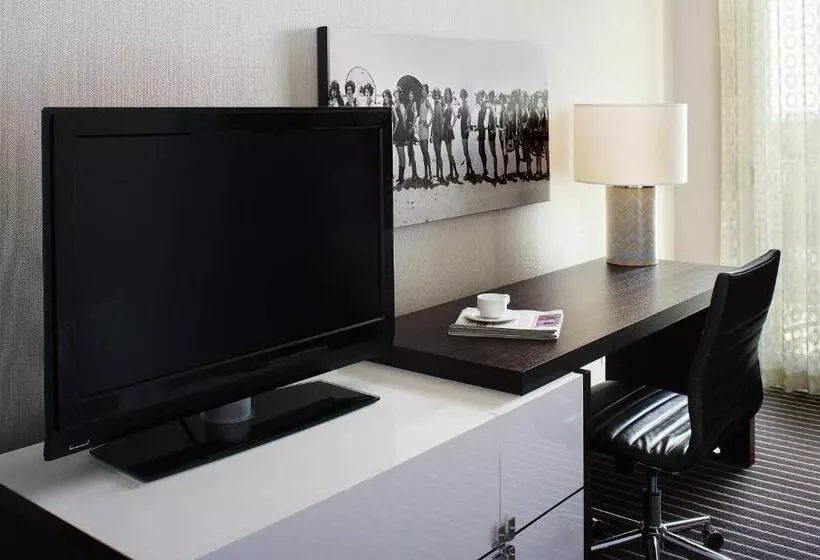 کابین, Hyatt Centric Delfina Santa Monica