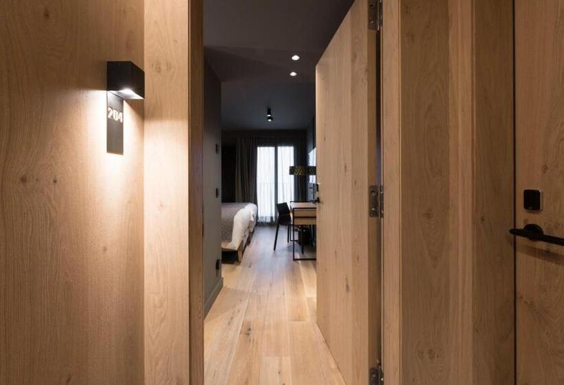 اتاق استاندارد با چشم‌انداز کوهستان, Naudi Boutique Adults Only