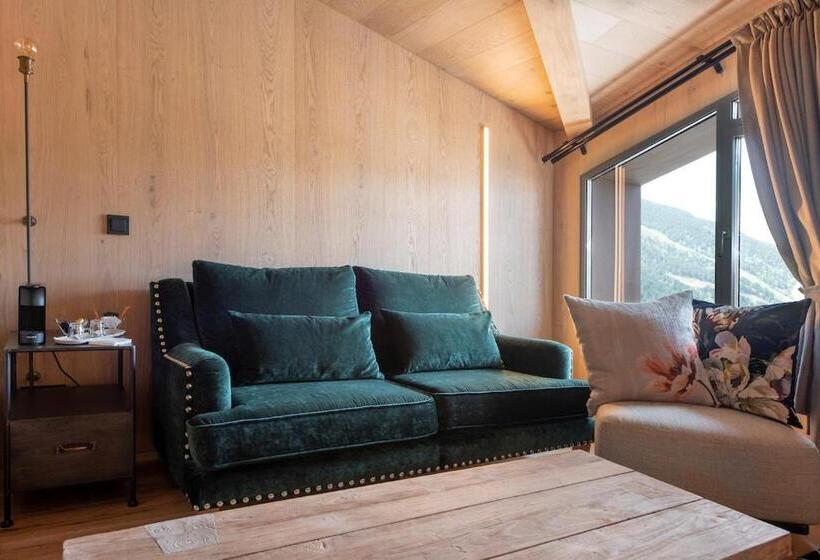 سوییت, Naudi Boutique Adults Only