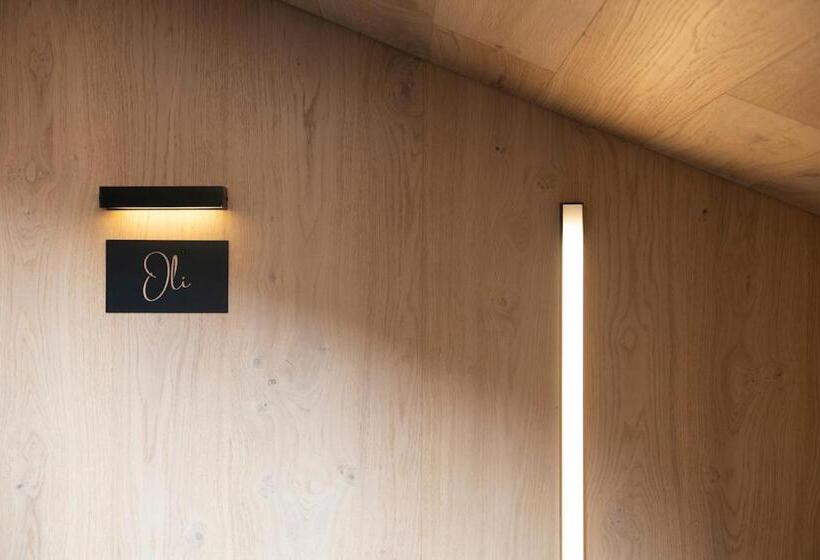 سوییت, Naudi Boutique Adults Only