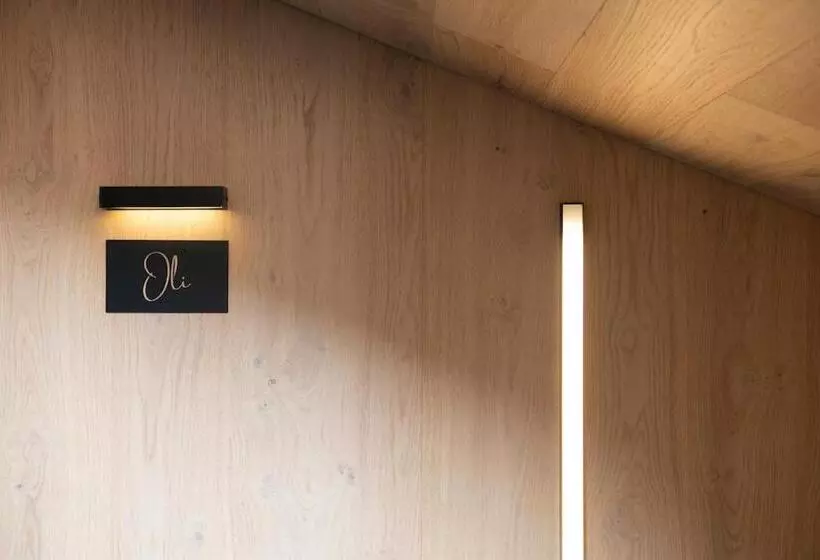 سوییت, Naudi Boutique Adults Only