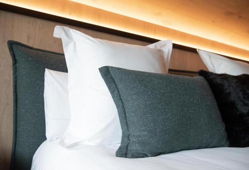 سوییت, Naudi Boutique Adults Only