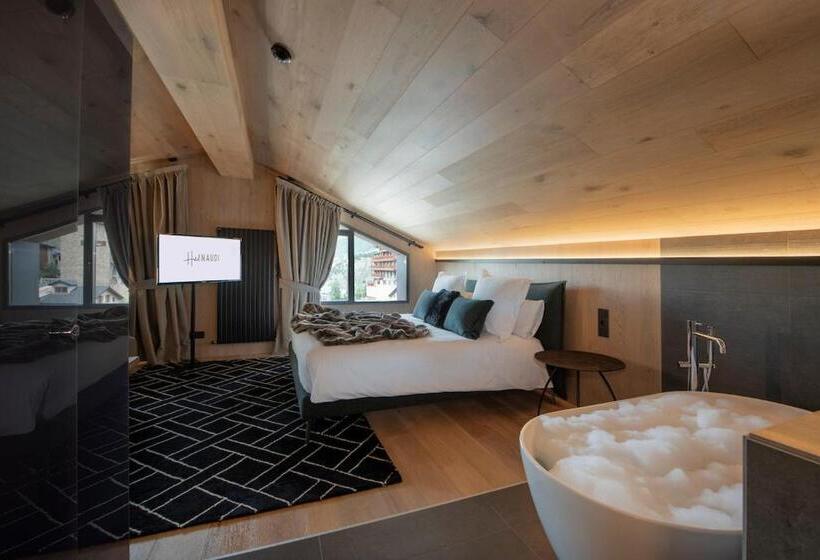 سوییت, Naudi Boutique Adults Only