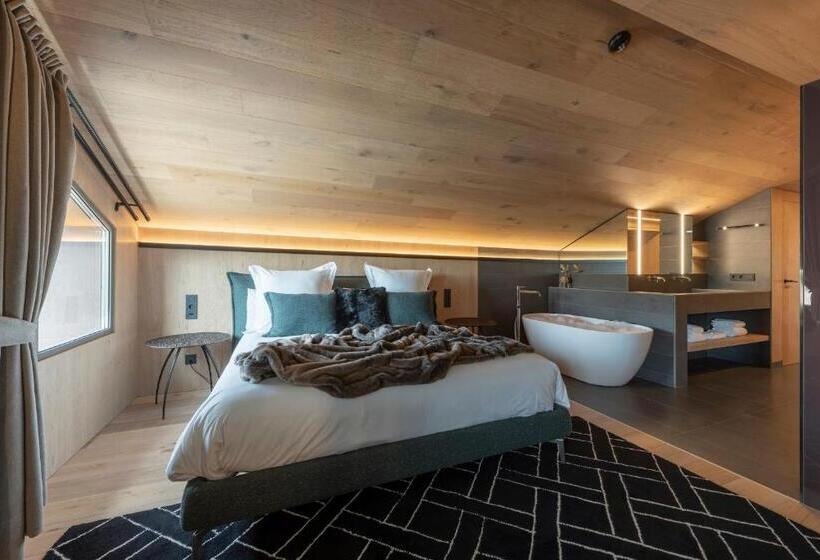 سوییت, Naudi Boutique Adults Only