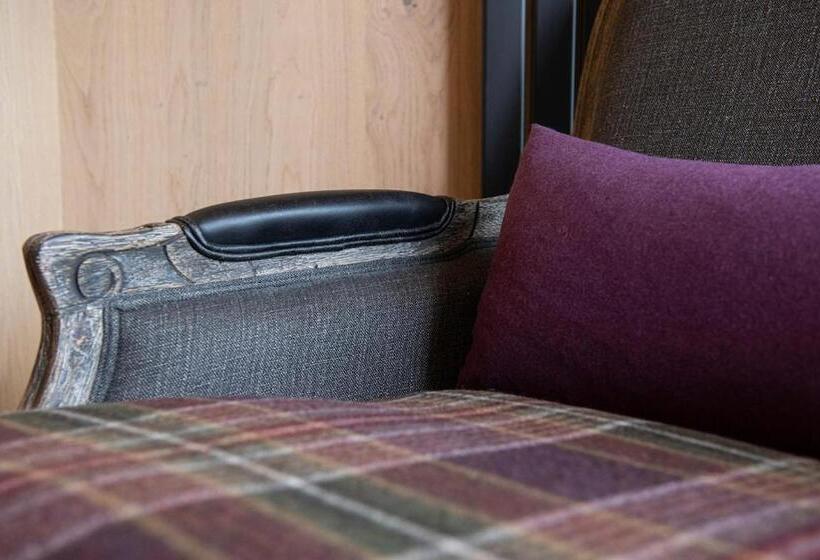 سوئیت با بالکن, Naudi Boutique Adults Only