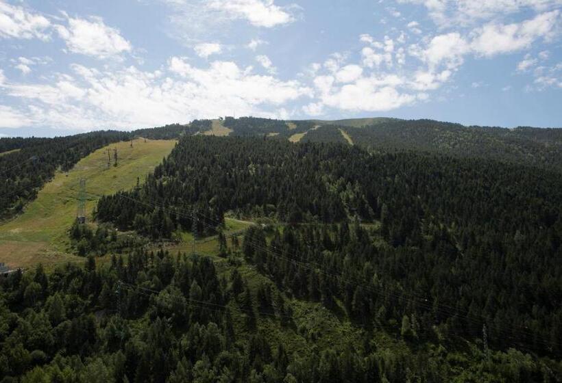 سوئیت با بالکن, Naudi Boutique Adults Only