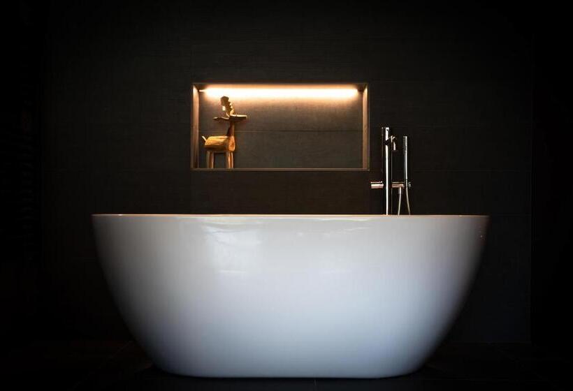 سوئیت با بالکن, Naudi Boutique Adults Only